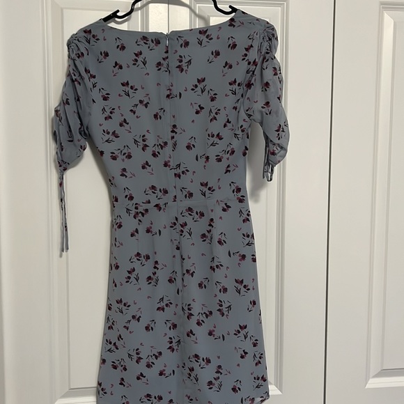 NWT WAYF X Revolve Blue Floral Ruched Mini Dress With Cut Out - Picture 4 of 9